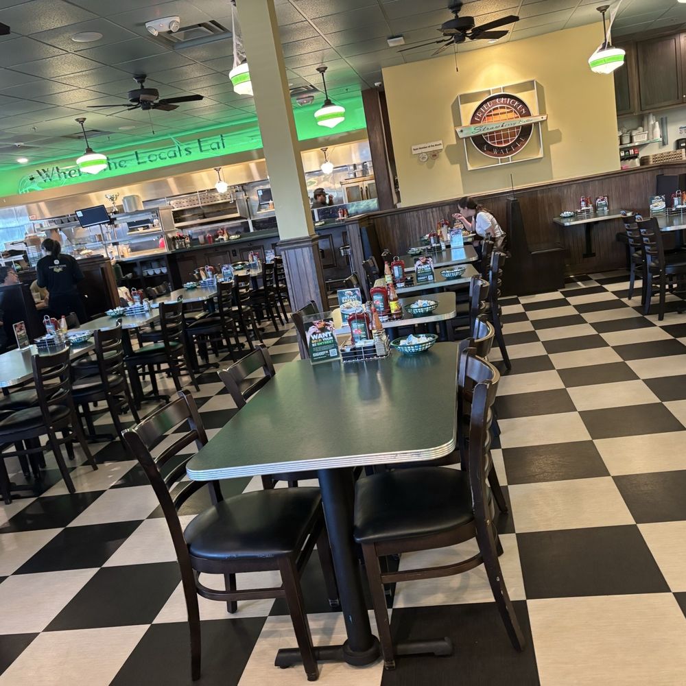 Metro Diner - Don't be fooled by the tables. There is plenty of booth seating here too. - American Near Me - Mechanicsburg, Pennsylvania Metro Diner - Don't be fooled by the tables. There is plenty of booth seating here too. - American Near Me - Mechanicsburg, Pennsylvania