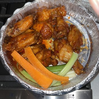 Dillingers Pub & Grill - Wings in Dillingers Sauce - Not spicy as advertised. Just sweet. 10 wings for $16 - Bars Near Me - Astoria, New York