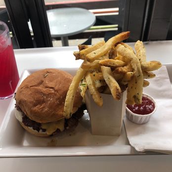 Burger Lounge - Classic burger - Burgers Near Me - La Jolla, California Burger Lounge - Classic burger - Burgers Near Me - La Jolla, California