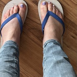 Hollywood Nails - Beautiful gel french tip pedicure