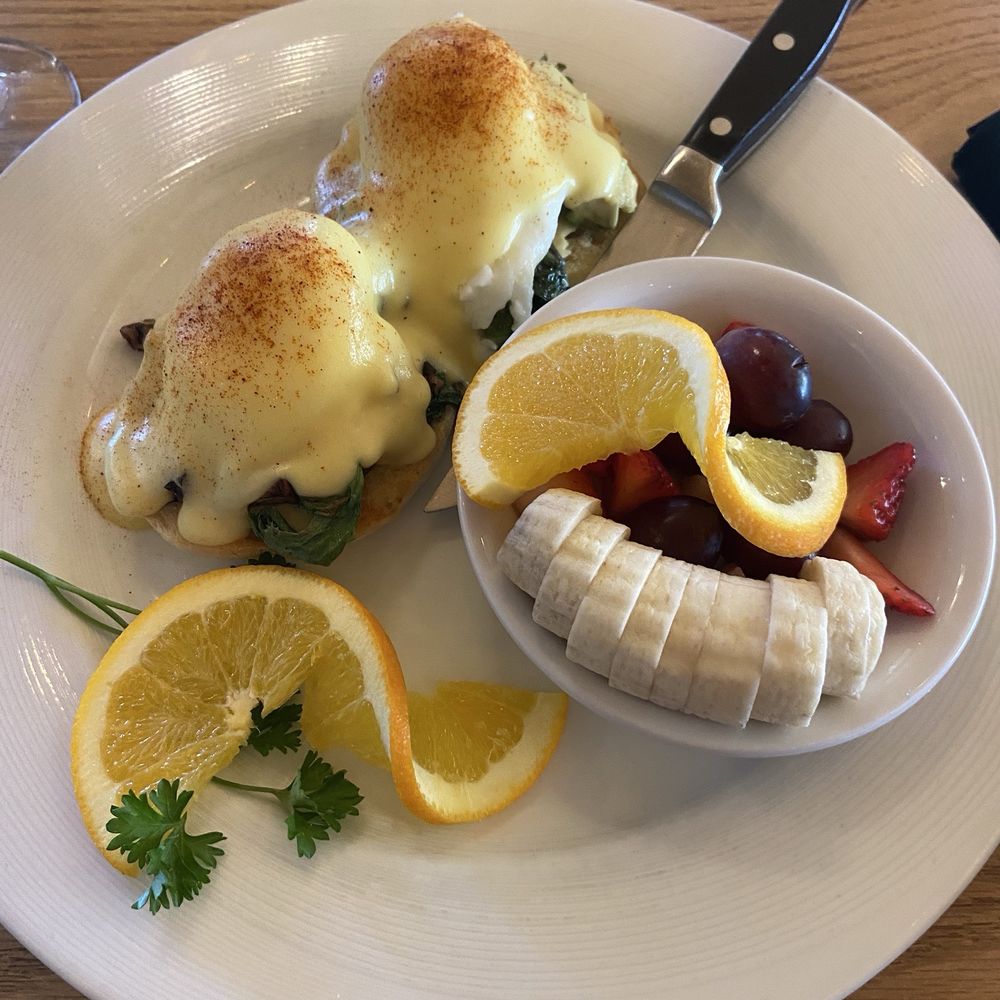 Lilys - Mushrooms Benedict - New American Near Me - Mount Shasta, California Lilys - Mushrooms Benedict - New American Near Me - Mount Shasta, California