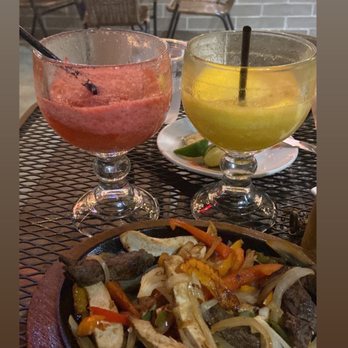 Mia’s Cantina - Cocktail Bars Near Me - Wheeling, Illinois