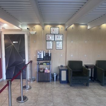 Speed Auto Glass - Waiting area - Auto Glass Services Near Me - Alexandria, Virginia