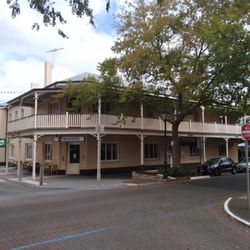 Barker Hotel - Outside
