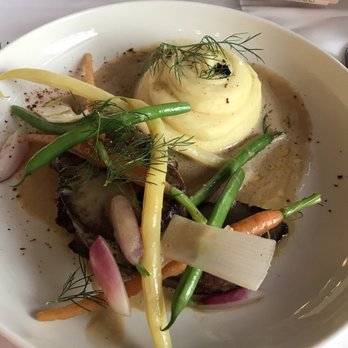 Theatercafeen - Braised veal, mashed potato, and vegetables. - Modern European Near Me - Oslo, 03