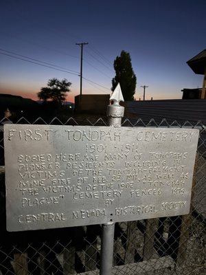 Old Tonopah Cemetery (1901) by null