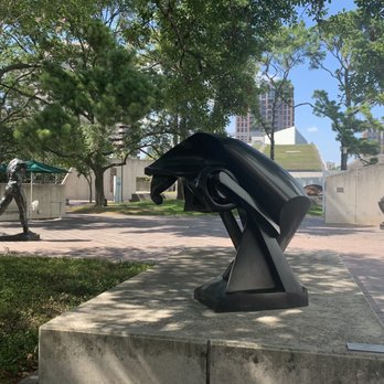 Cullen Sculpture Garden - Museums Near Me - Houston, Texas
