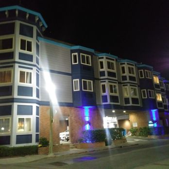 Inn At Rockaway - The hotel at night - Hotels Near Me - Pacifica, California