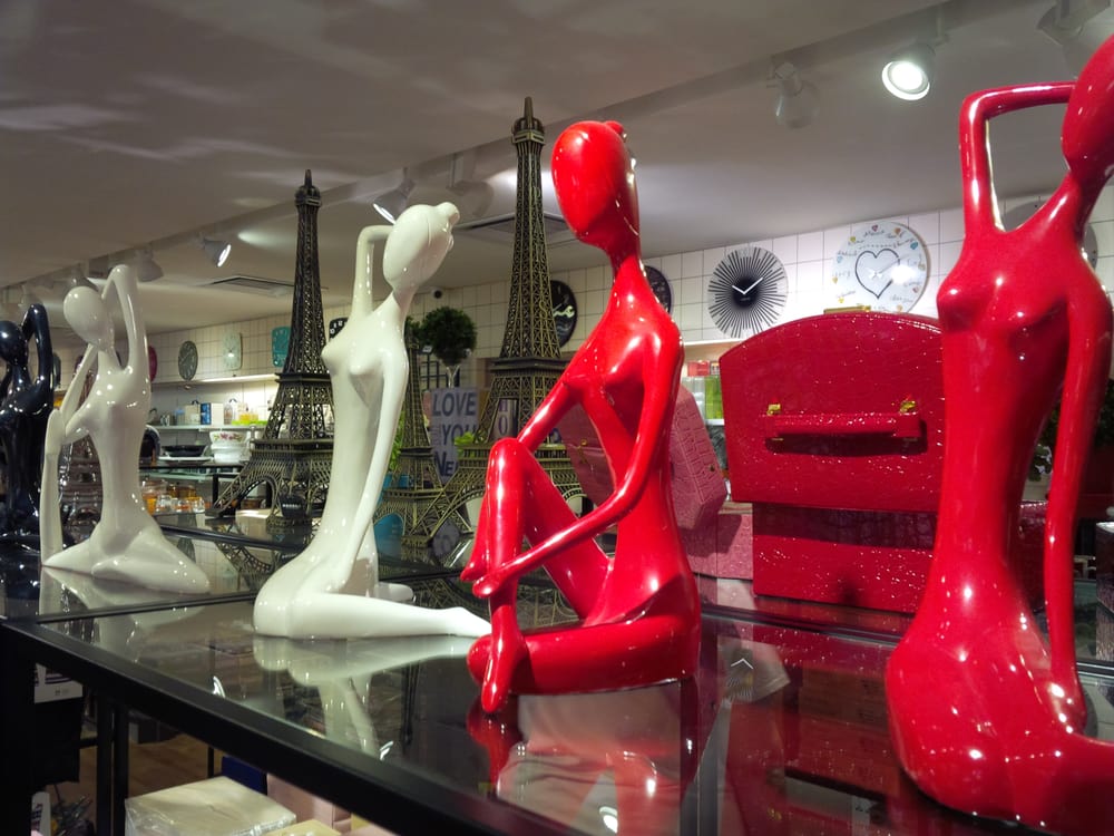 LIVING AVENUE Updated August 2024 S032 Second Floor, Mid Valley