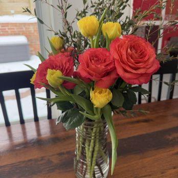 CYMNOW Flowers - Fresh tulips and roses in the winter - Florists Near Me - Falls Church, Virginia CYMNOW Flowers - Fresh tulips and roses in the winter - Florists Near Me - Falls Church, Virginia