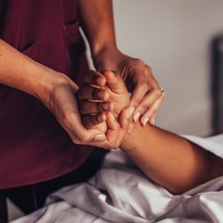 Pulse Community Care - Pulse taking. How we read the body, the patterns, and diagnose.