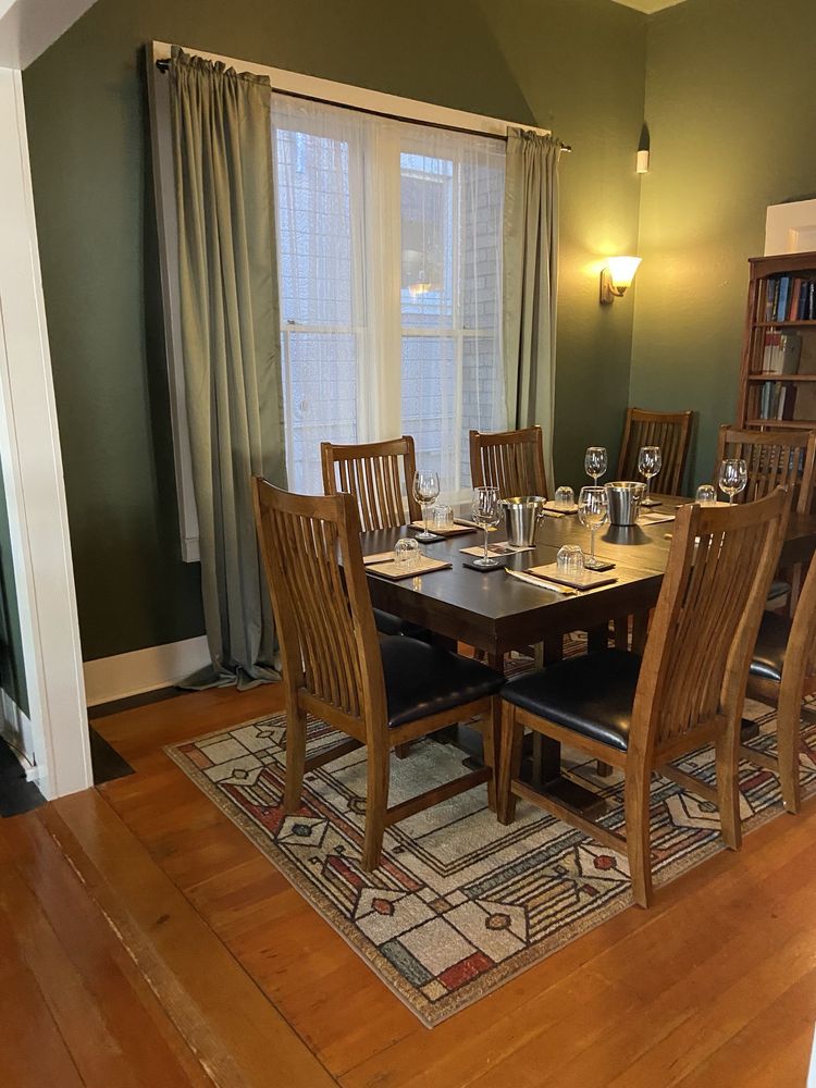 Raven's Reach Winery Logo