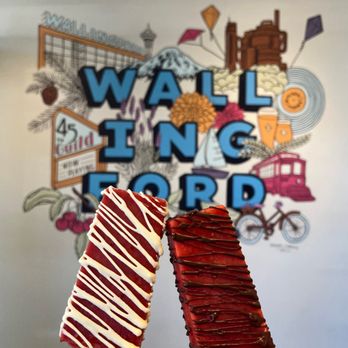 Seattle Pops - Strawberry Basil and Strawberry Lemonade with drizzles - Desserts Near Me - Seattle, Washington
