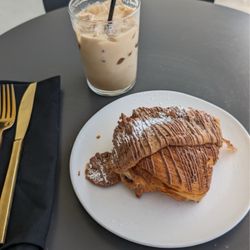 Wolfmoon - Cookie croissant and iced vanilla latte