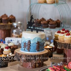 Peaks & Cakes - Beautifully decorated cake table