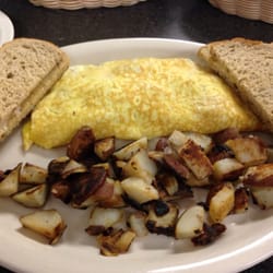 Pudgies Cafe - Ham and cheese omelette with potatoes and toast