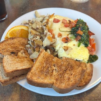 Mount Si Golf Course Restaurant - Spinach omelet - American Near Me - Snoqualmie, Washington