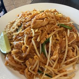 Pad Thai with chicken Pad Thai with chicken