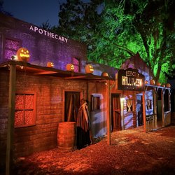 Sir Henry's Haunted Trail - Hay ride entrance