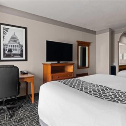 La Quinta by Wyndham Jackson Airport - Guest room