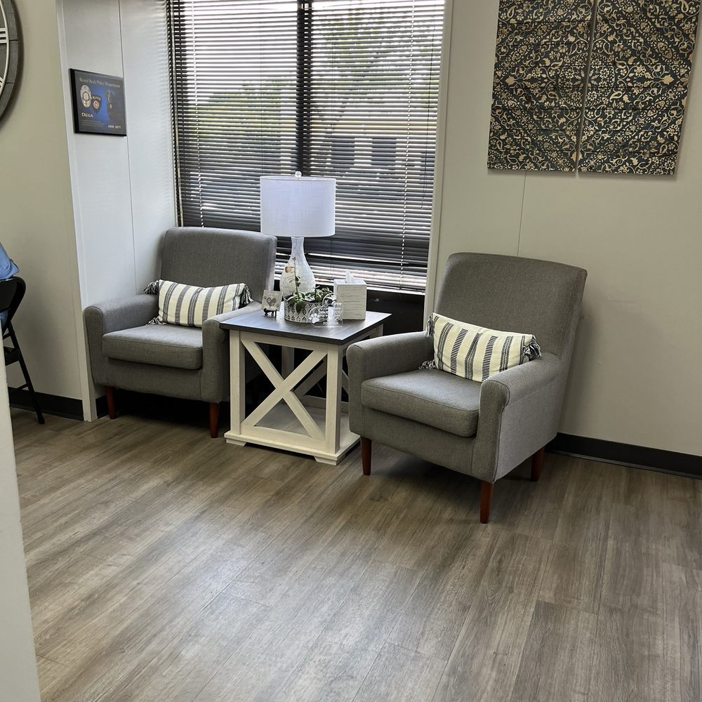 Fond Memories - Waiting area in front - Pet Cremation Services Near Me - Austin, Texas