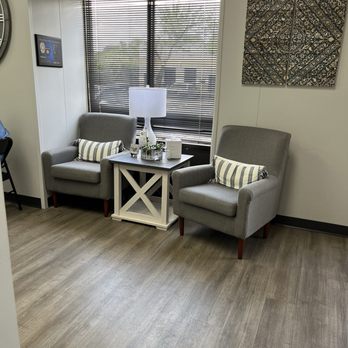 Fond Memories - Waiting area in front - Pet Cremation Services Near Me - Austin, Texas Fond Memories - Waiting area in front - Pet Cremation Services Near Me - Austin, Texas