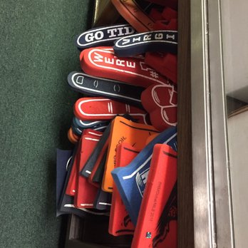 Tenth Inning - Foam fingers, pro and local teams - Souvenir Shops Near Me - Hampton, Virginia