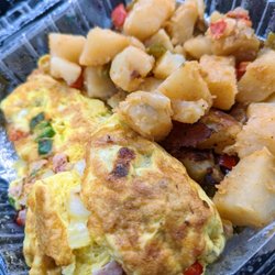 Wally's Hot Bagels - Western omelette w/home fries