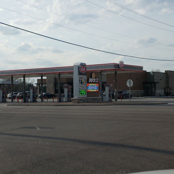 Beck's - a gas station on a street corner - Convenience Stores Near Me - Princeton, Illinois