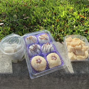 Izu’s Mochi - Cup of mochi bites, 6 pack of mochi and kinako bites. - Desserts Near Me - Honolulu, Hawaii Izu’s Mochi - Cup of mochi bites, 6 pack of mochi and kinako bites. - Desserts Near Me - Honolulu, Hawaii