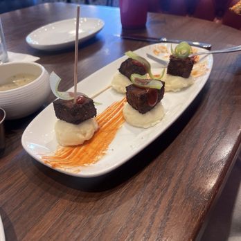 The League Kitchen & Tavern - Meatloaf bites - Bars Near Me - Austin, Texas