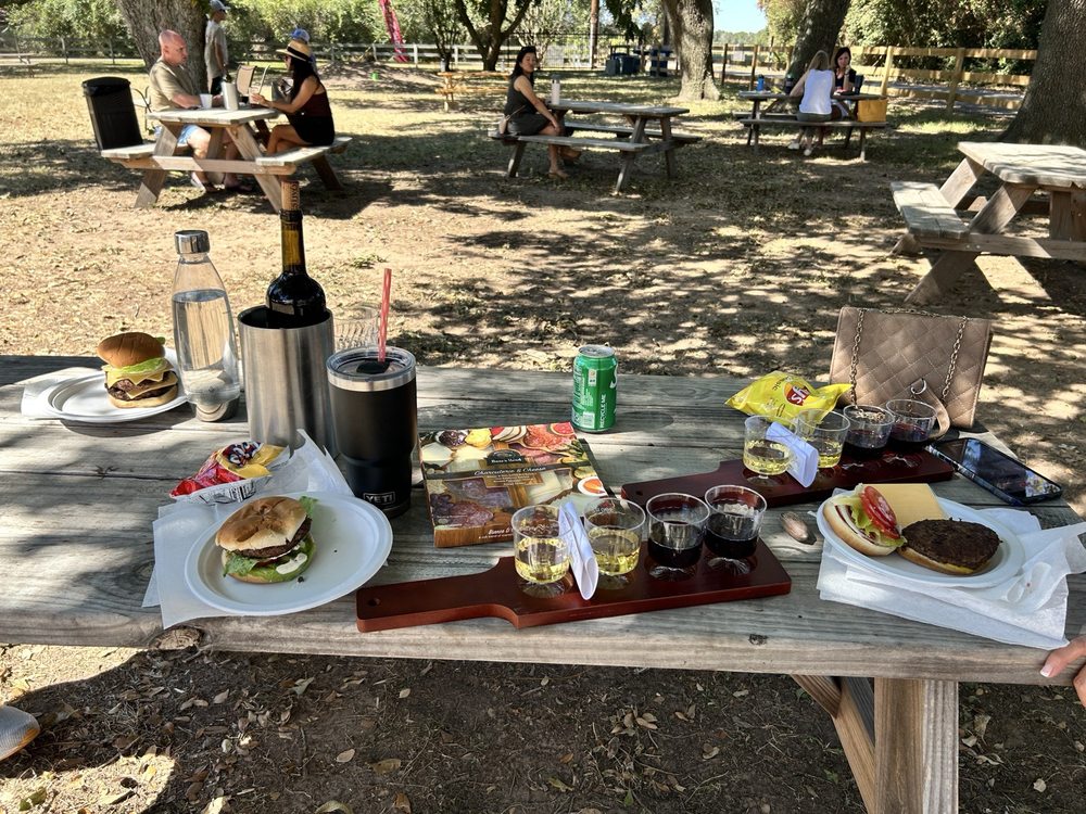 Restivo Family Cellars Logo