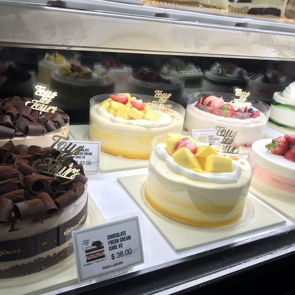 Tous Les Jours - Lots of cakes - Bakeries Near Me - Glenview, Illinois