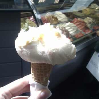 Fox Town - Zuppa Inglese gelato for SFr. 3.- - Shopping Centers Near Me - Mendrisio, TI