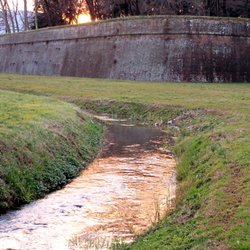 Mura di Lucca - i fossi fuori delle mura