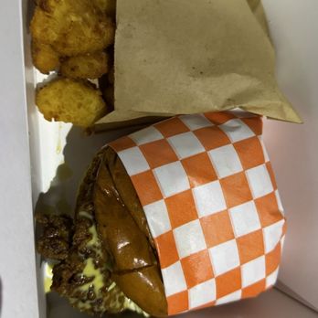 Minnie Bird - Minnie's Fried Chicken Sandwich Combo and Fried Cheese Curds - Chicken Shop Near Me - Schaumburg, Illinois Minnie Bird - Minnie's Fried Chicken Sandwich Combo and Fried Cheese Curds - Chicken Shop Near Me - Schaumburg, Illinois