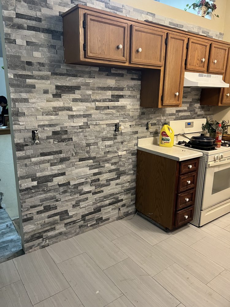 Slide of Paredes Mobile Services