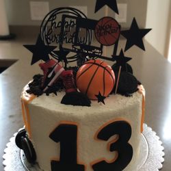 Sweet Daisies Bakery - Basketball cake