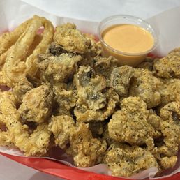 Trio Sampler Appettizer (Calamari, Mushrooms, and Gizzards)
