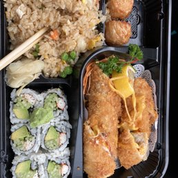 Chicken maki lunch special bento box. Comes with soup and salad. Also comes with 3 shumai not 2 (ate 1 lol).