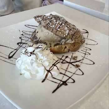 Honeyberry - Gelato burger with roti bun and caramel macchiato gelato - Ice Cream & Frozen Yogurt Near Me - Santa Clara, California Honeyberry - Gelato burger with roti bun and caramel macchiato gelato - Ice Cream & Frozen Yogurt Near Me - Santa Clara, California