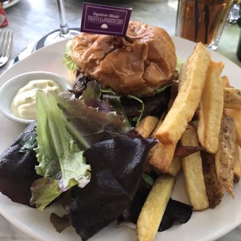 Frame - Burger (w/ Truffle Sauce), Pomme Frites and Salad. AMAZING!! - Bars Near Me - Paris, 75
