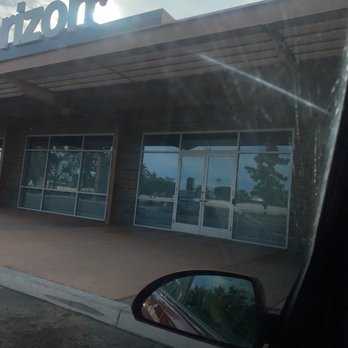 Verizon - It's 9:20 already and store hasn't opened. - Mobile Phones Near Me - Phoenix, Arizona