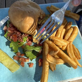 Blue Pointe Bar and Grill - veggie burger - Bars Near Me - Tequesta, Florida