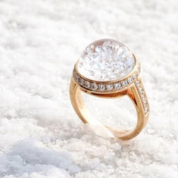 Lamina Jewelry Store - Amazing 'snow globe with diamonds' ring by Royal Asscher