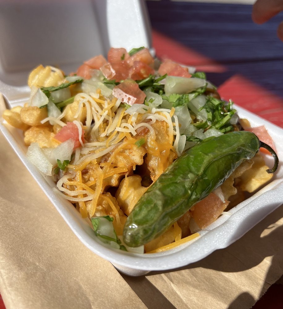 Tita's Burger Den Logo