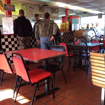 Dee's Drive Inn - diners and diners - Desserts Near Me - Louisa, Kentucky