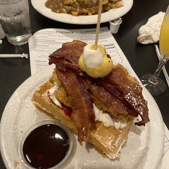 Maple Leaf Diner - Chicken and waffles and Poutine - American Near Me - Dallas, Texas