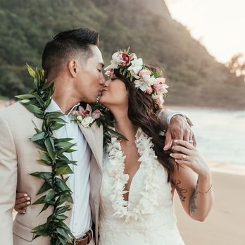 Kauai Elopements - Tunnels Beach - Wedding Planning Near Me Kauai Elopements - Tunnels Beach - Wedding Planning Near Me