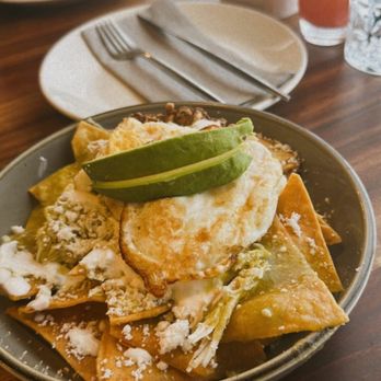 Cielo Rojo - Chilaquiles verdes con pollo (chicken) - Mexican Near Me - Phoenix, Arizona